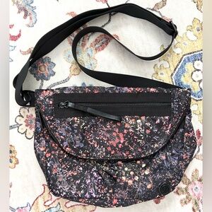 Lululemon Festival Bag II *5L Flowerescent Multi / Black